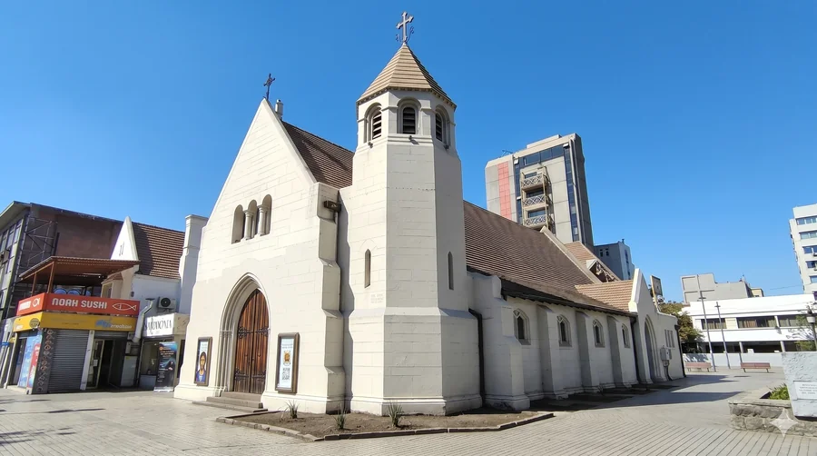 Fachada de la parroquia