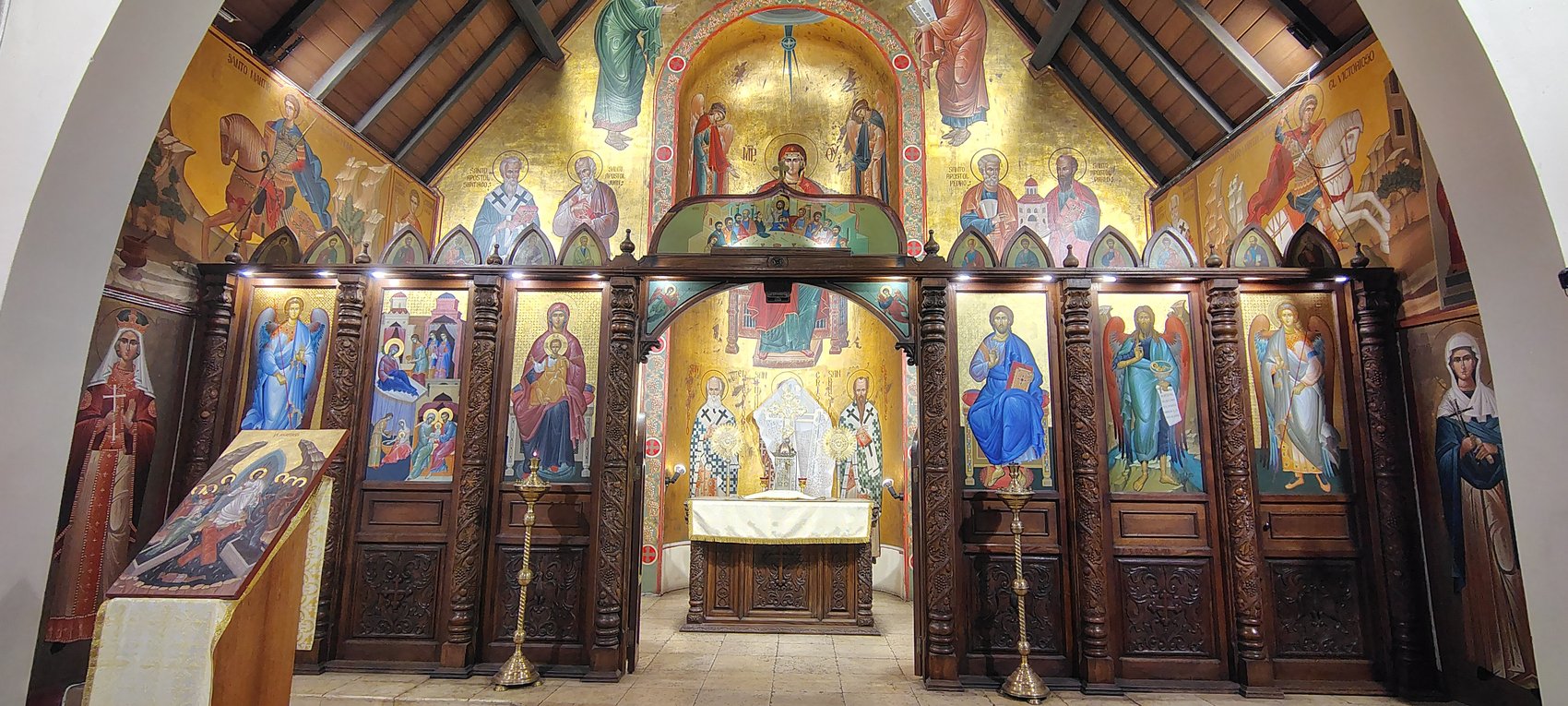 Iconostasio completo de la Iglesia de la Natividad de la Santísima Virgen María