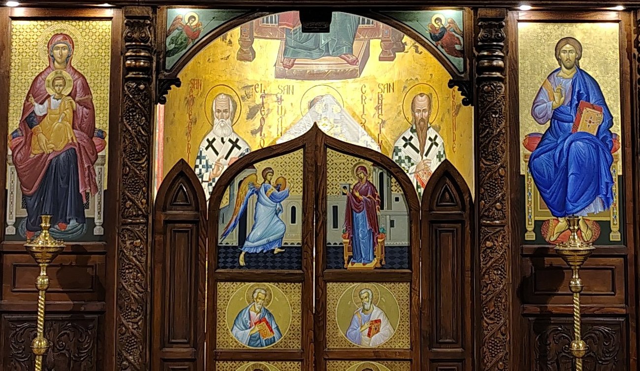 Las Puertas Reales con la Theotokos y Cristo a ambos lados